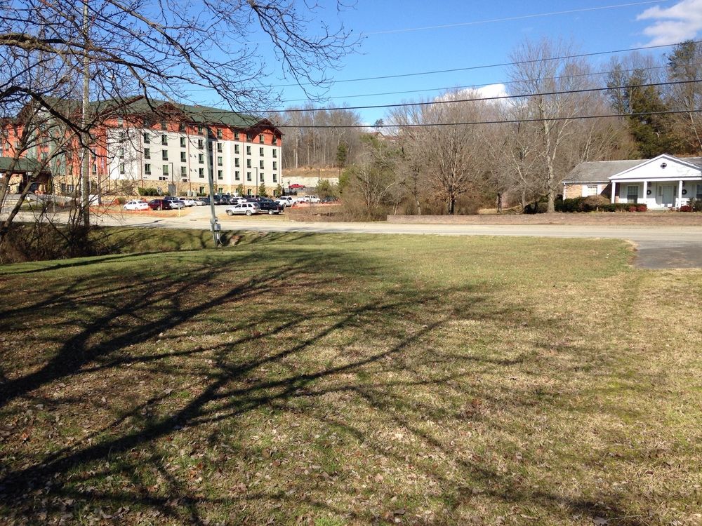 Site 3 : 2509 Teaster Ln, Pigeon Forge, TN 37863